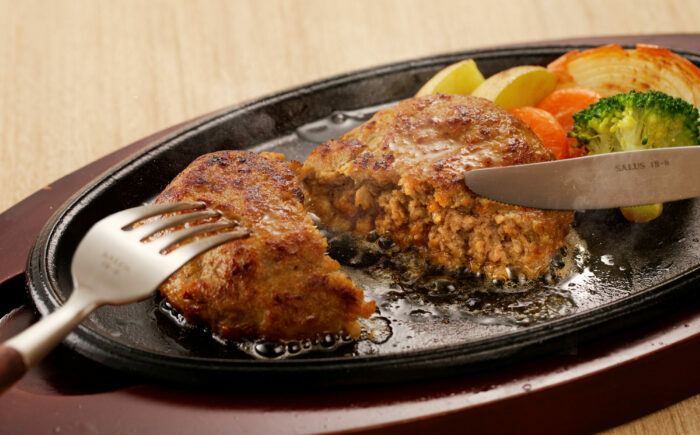 生ハンバーグ 計700g（140g×5個入）特製ソース付 / 簡単調理 加工肉 / 佐賀県 / マルフクフーズ [41AOCS066]