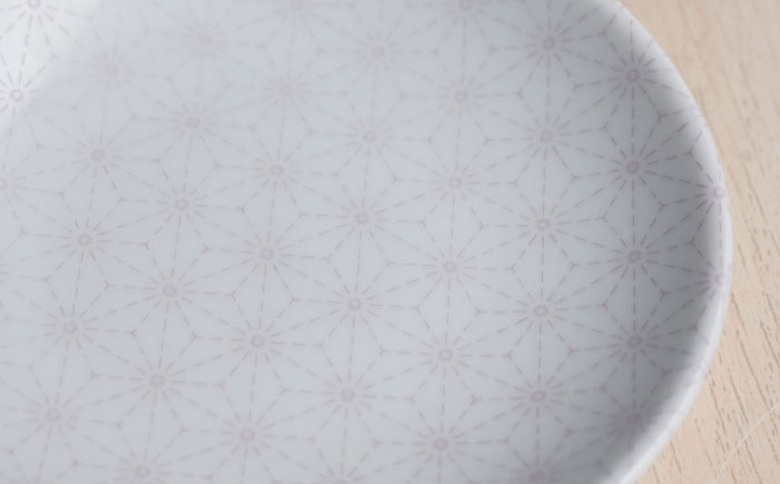 【ロマ佐賀】【有田焼】淡い色の麻の葉　3寸小皿4枚 / 焼き物 磁器 / 佐賀県 / 株式会社まるぶん [41APCD085]