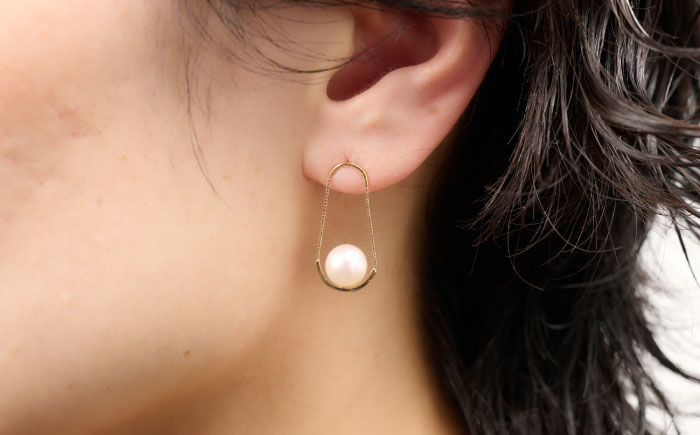 ちょっと揺れが素敵！艶々7.5mm アコヤ真珠デザインピアス（ケース付き） / アクセサリー / 佐賀県 [41AAAA020]