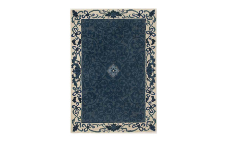 【手刺繍】花唐草唐花文（浅縹地） 約140×200cm / 伝統工芸品 / 株式会社鍋島緞通吉島家 [41AAAM013]