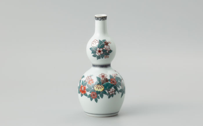 【有田焼】人間国宝十四代目今泉今右衛門作 色絵墨色・藍色墨はじき四季花文酒器セット / 佐賀県 / 今右衛門焼佐賀店有銘堂 [41AAAY003]