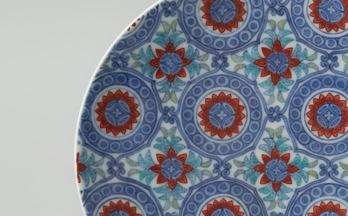 【有田焼】重要無形文化財 色鍋島有職文高台皿 / 佐賀県 / 今右衛門焼佐賀店有銘堂 [41AAAY005]