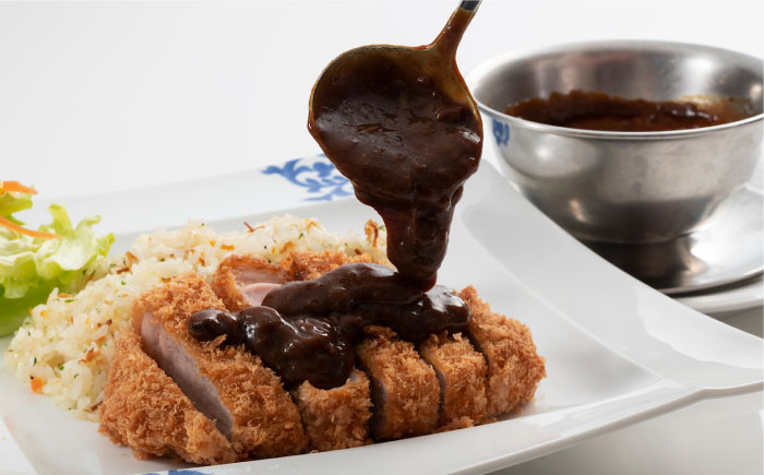 半世紀以上続く名店の味「アムールレトルトカリー」30箱入り / レトルト / 佐賀県 / 旬菜舎さと山 [41AABM046]