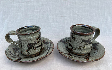 【唐津焼】【1品限り・木箱入り】絵唐津松竹梅文2客組コーヒー椀皿（コーヒーカップ） / 佐賀県 / 太兵衛窯 [41ADBR037]