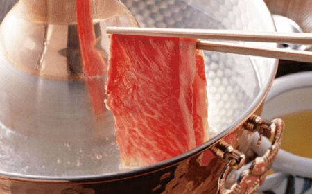 【全6回定期便】A5ランク 佐賀牛 すき焼き しゃぶしゃぶ モモ 計2.4kg（200g×2パック×6回） / 牛肉 / 佐賀県 / 株式会社ナチュラルフーズ [41AFAB014]