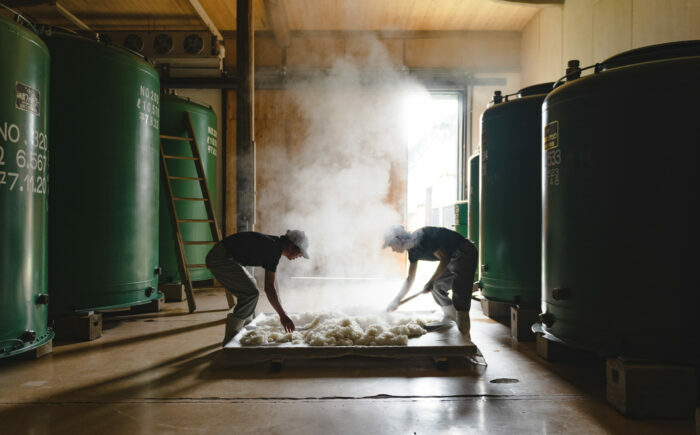 【全12回定期便】特別純米酒 慶紋東長 1.8L / 日本酒 / 佐賀県 / 瀬頭酒造株式会社 [41AIAD072]