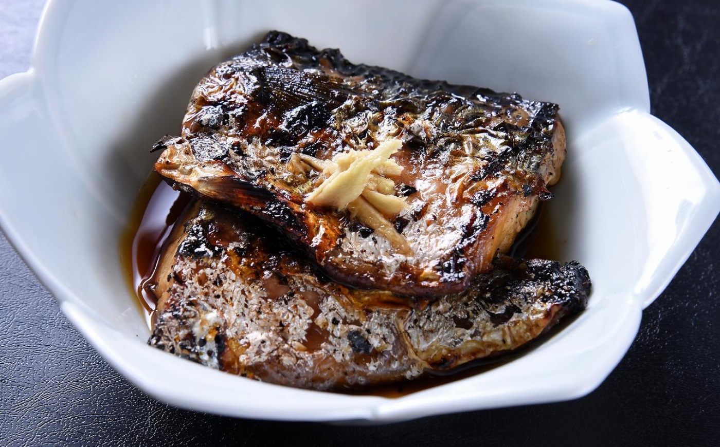 炭火焼・さば蒲焼き（手焼き） 6切 タレ付き / 鯖 土用丑の日 蒲焼き / 佐賀県 / 株式会社森うなぎ屋 [41AIAE005]