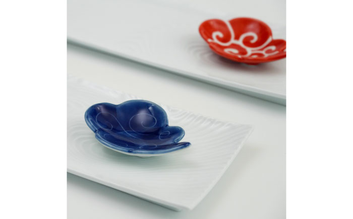 【有田焼】白磁長角皿と筋斗雲豆皿セット（長角皿×2点・雲豆皿×2点） / 食器 / 佐賀県 / 株式会社深海三龍堂 [41APAD029]