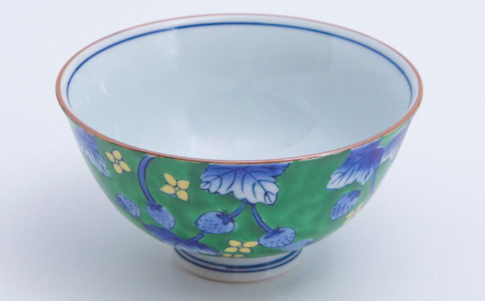 【ロマ佐賀】【有田焼】濃いちご飯碗  大小ペア / 食器 / 佐賀県 / 株式会社まるぶん [41APCD063]