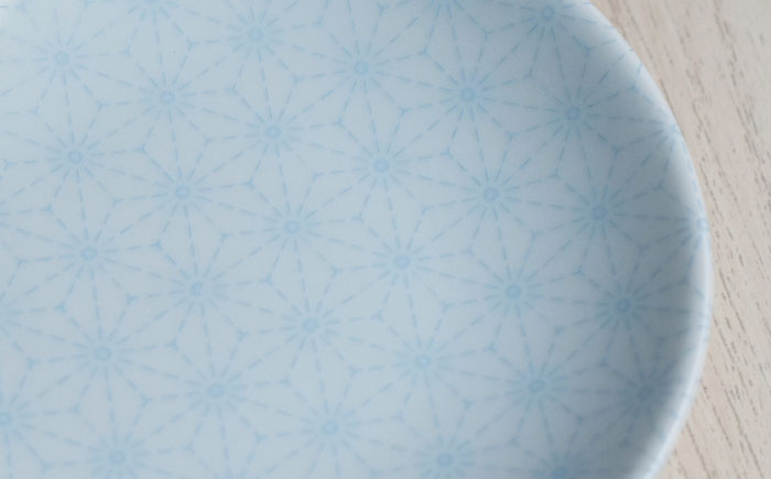 【ロマ佐賀】【有田焼】淡い色の麻の葉　3寸小皿4枚 / 焼き物 磁器 / 佐賀県 / 株式会社まるぶん [41APCD085]