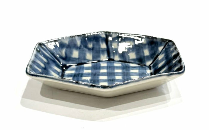 【有田焼】チェックブルー六角小皿2点セット 喜鶴製陶所 24to3 / 食器 / 佐賀県 / 株式会社西富陶磁器 [41APCJ010]
