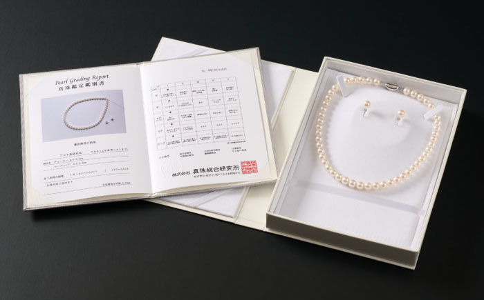 【選べる】【花珠・真珠総合研究所鑑定書付き】8.0-8.5mm アコヤ真珠ネックレスとピアスorイヤリング 2点セット / アクセサリー / 佐賀県 [41AAAA008]