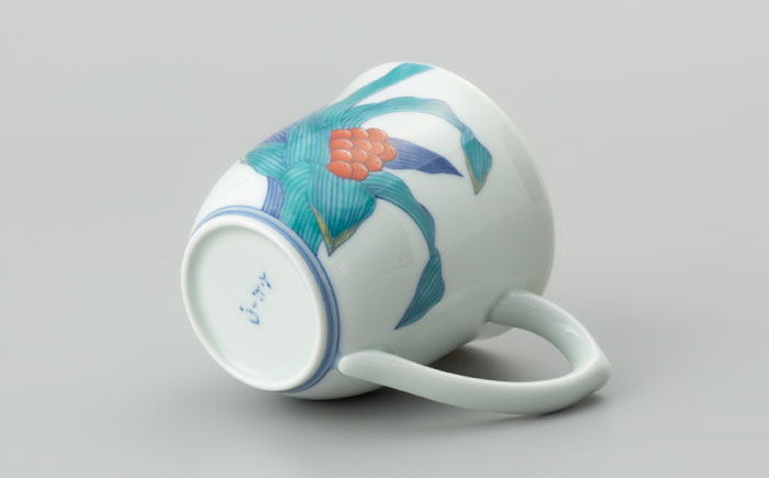 【有田焼】重要無形文化財 マグカップ  万年青絵  / 佐賀県 / 今右衛門焼佐賀店有銘堂 [41AAAY016]