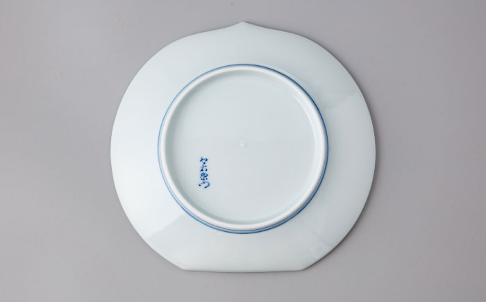 【有田焼】重要無形文化財 色鍋島桃文皿 / 佐賀県 / 今右衛門焼佐賀店有銘堂 [41AAAY019]