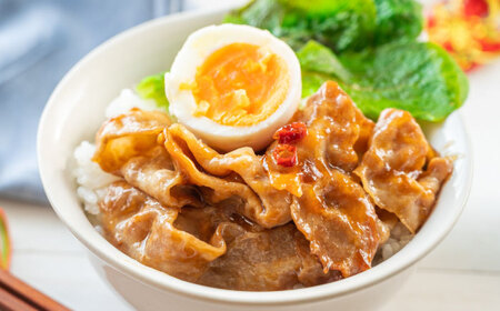 佐賀県産 若楠三元豚 切り落とし 計1kg（250g×4パック） / 豚肉 / 佐賀県 / 株式会社ナチュラルフーズ [41AFAB002]