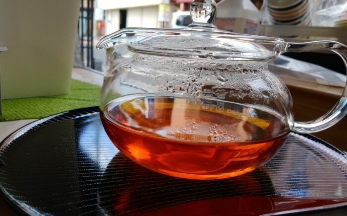 伝統の釜炒り製法の嬉野茶！「葉と日と火」 釜炒烏龍茶 2種（赤/青）飲み比べセット（ティーバッグ） / お茶 / 佐賀県 / 株式会社テンフィールド [41AIAC012]