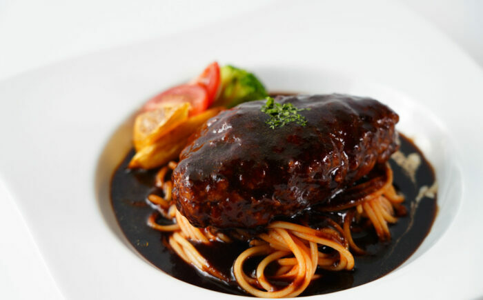 幸せ有っ田け！デミグラスふわふわ煮込みハンバーグ 計920g（4個入） / 簡単調理 加工肉 / 佐賀県 / 西洋食堂信 [41APAA007]