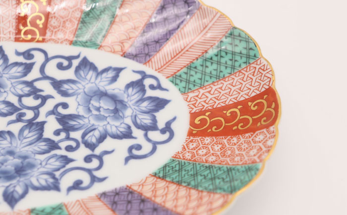 【有田焼】染錦祥瑞菊割楕円皿 / 佐賀県 / 株式会社深海三龍堂 [41APAD036]