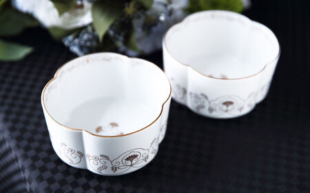 【有田焼】【其泉】ゆいからくさ 四つ葉形 ボウル 金 ペア / 食器 / 佐賀県 / 株式会社賞美堂本店 [41APAQ029]