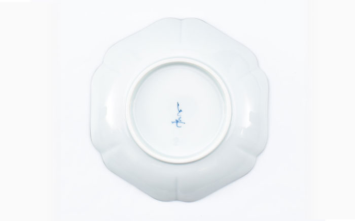 【ロマ佐賀】【有田焼】つる花唐草　和皿 / 焼き物 磁器 / 佐賀県 / 株式会社まるぶん [41APCD072]