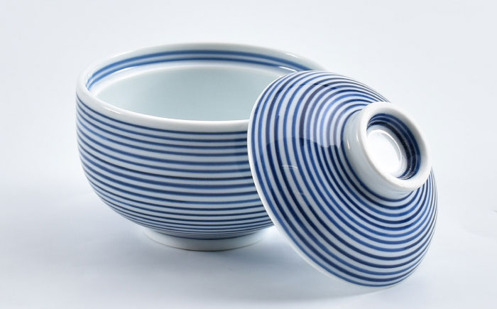 【ロマ佐賀】【有田焼】ミニ小蓋物　青赤2個 / 焼き物 磁器 / 佐賀県 / 株式会社まるぶん [41APCD084]