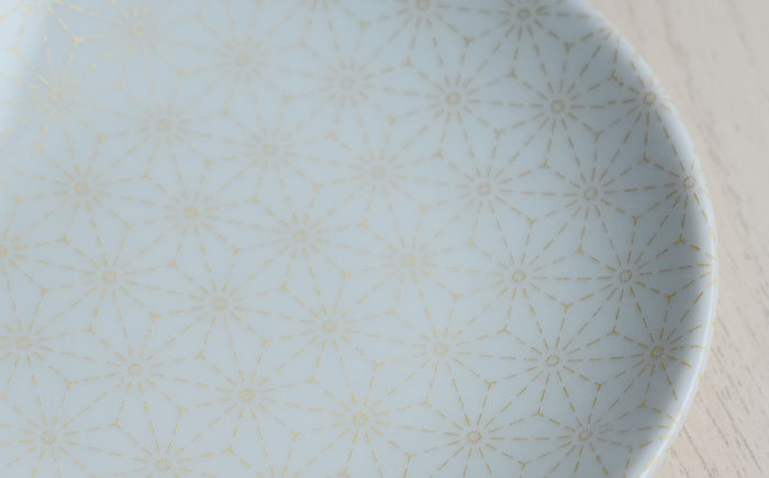 【ロマ佐賀】【有田焼】淡い色の麻の葉　3寸小皿4枚 / 焼き物 磁器 / 佐賀県 / 株式会社まるぶん [41APCD085]