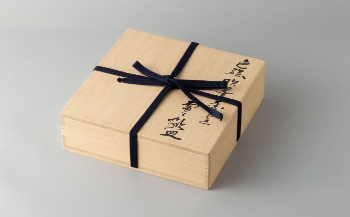 【有田焼】人間国宝十四代目今泉今右衛門作 色絵吹墨墨はじき雪文額皿 （八角皿） / 佐賀県 / 今右衛門焼佐賀店有銘堂 [41AAAY001]