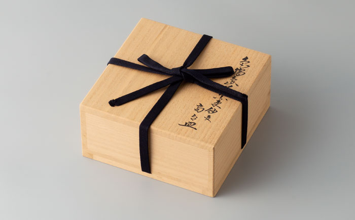 【有田焼】重要無形文化財 色鍋島草花更紗文高台皿 / 佐賀県 / 今右衛門焼佐賀店有銘堂 [41AAAY004]