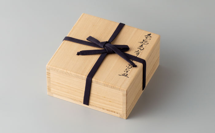 【有田焼】重要無形文化財 色鍋島有職文高台皿 / 佐賀県 / 今右衛門焼佐賀店有銘堂 [41AAAY005]