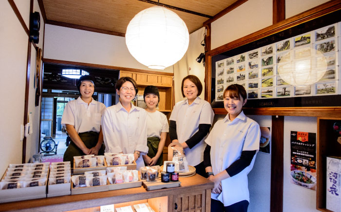 キャラメル餡の胡桃トルテ（4個入） / スイーツ / 佐賀県 / 小嶋や [41AEAN027]