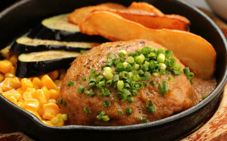 佐賀県産 若楠三元豚 切り落とし ハンバーグセット 約1kg / 簡単調理 / 加工肉 / 佐賀県 / 株式会社ナチュラルフーズ [41AFAB001]