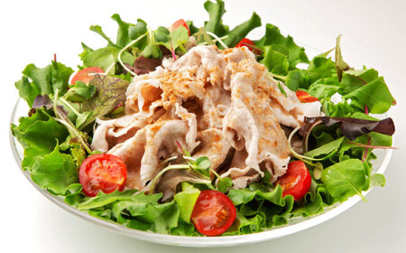 佐賀県産 若楠三元豚 切り落とし 計1kg（250g×4パック） / 豚肉 / 佐賀県 / 株式会社ナチュラルフーズ [41AFAB002]