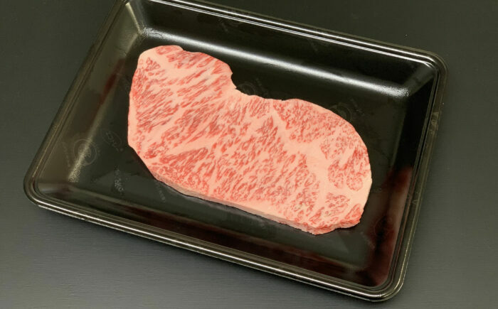 A5等級 佐賀牛 サーロインステーキ 計600g（200g×3枚）/ 牛肉 / 佐賀県 / 株式会社ナチュラルフーズ [41AFAB032]