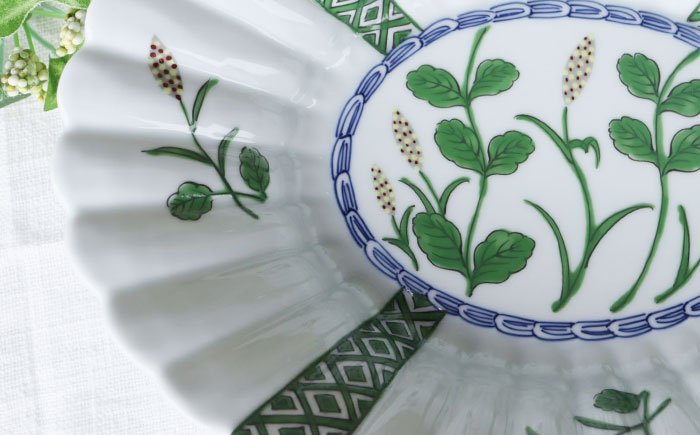 【有田焼】麦秋菊型楕円鉢 / 佐賀県 / 株式会社深海三龍堂 [41APAD040]