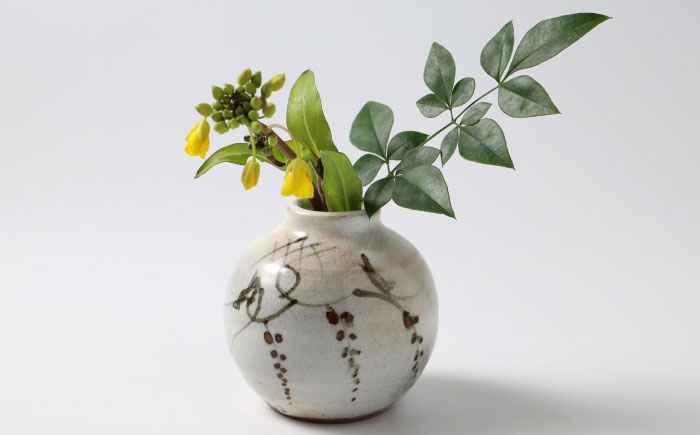 【唐津焼】絵粉引花入 / 花瓶 / 佐賀県 / 大杉皿屋窯 [41ABAC006]