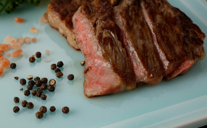 A5等級 佐賀牛 サーロインステーキ 200g（1枚） / 牛肉 / 佐賀県 / 株式会社ナチュラルフーズ [41AFAB030]