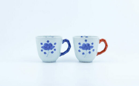 【ロマ佐賀】【有田焼】見込牡丹 マグカップペア / 食器 / 佐賀県 / 株式会社まるぶん [41APCD012]