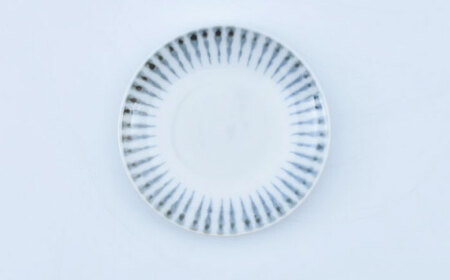 【ロマ佐賀】【有田焼】染付十草 豆皿（丸三寸）径約10cm  / 食器 / 佐賀県 / 株式会社まるぶん [41APCD045]