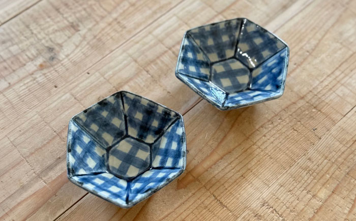 【有田焼】チェックブルー六角豆鉢2点セット 喜鶴製陶所 24to3 / 食器 / 佐賀県 / 株式会社西富陶磁器 [41APCJ011]