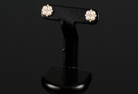 艶めく素敵なお花♪アコヤ真珠ベビーピアス：C367-005
