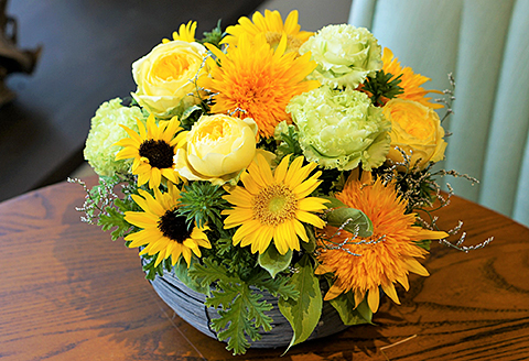 【定期便12回】季節の生花のフラワーアレンジメント：C310-003