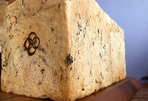 【ふるさと納税限定】佐賀県産小麦と海苔を使用した海苔食パン（2斤）：A090-012