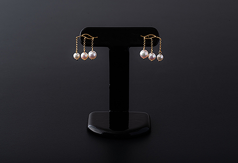 自然優美な雫のアコヤ真珠ピアス：C103-013