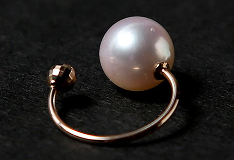 注目の旬アイテム♪アコヤ真珠イヤーカフ YG：B530-013