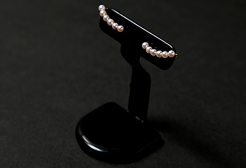 横ラインが新鮮！べビーアコヤ真珠ピアス：C121-013