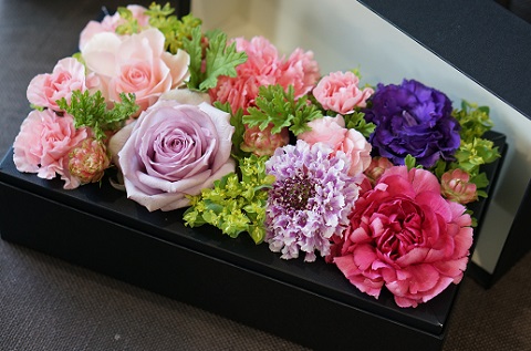 季節の生花のフラワーボックス：B160-019