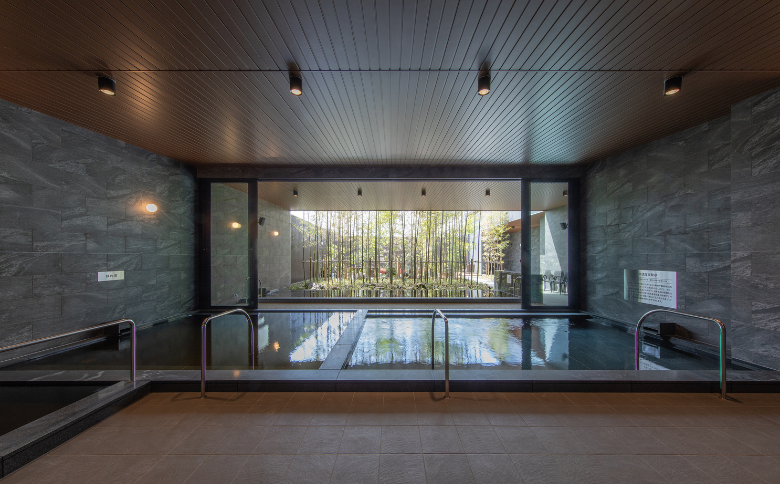 源泉掛け流し温泉 佐賀の湯処 KOMOREBI 入浴券 5枚 温泉 チケット 入浴券 こもれび KOMOREBI サウナ アウフグース 体験 源泉 炭酸水素塩泉 セルフロウリュ バレルサウナ 露天風呂 九州 佐賀県 佐賀市 湯どころ：B205-010