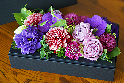 【定期便4回】季節の生花のフラワーボックス：B630-001