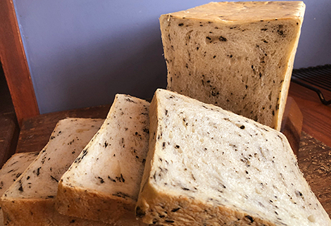 【ふるさと納税限定】佐賀県産小麦と海苔を使用した海苔食パン（2斤）：A090-012