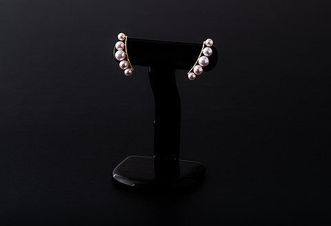 上品エレガント横並びカーブラインピアス：C186-001